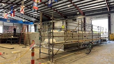 Building Platform Float in warehouse 