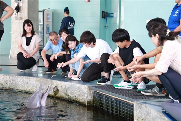 Nagano students visit CMA